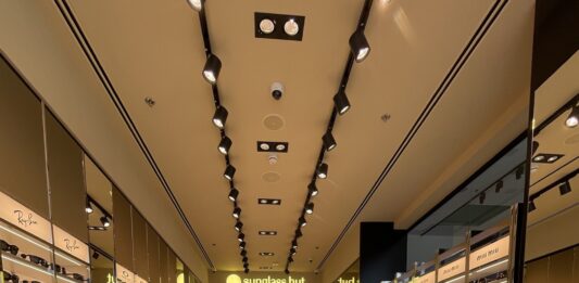 הרשת הבינלאומית Sunglass Hut פותחת סניף דגל בעופר בילו סנטר בהשקעה הנאמדת בכ-550 אלף ₪